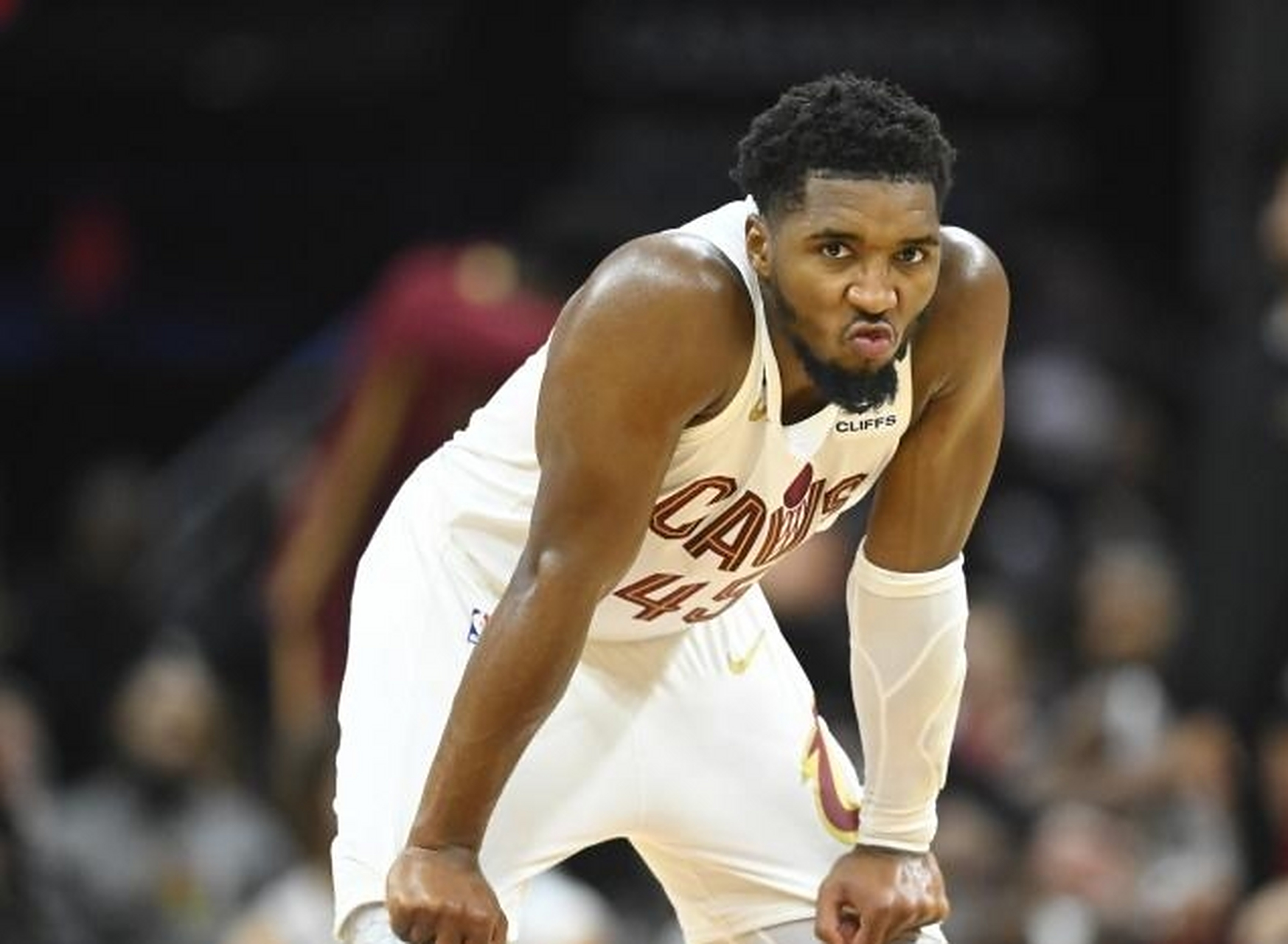 包含墨西哥男篮横扫法国男篮，萨姆·米切尔送出助攻的词条