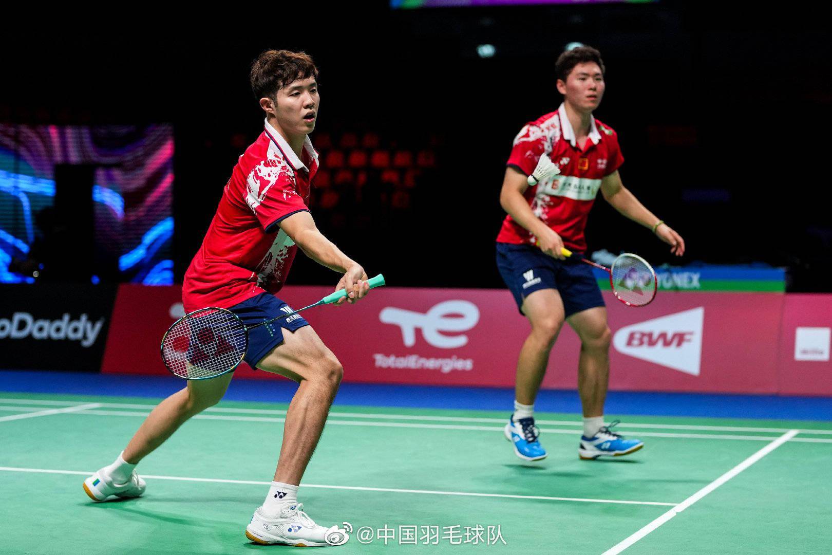 泰国队力克中国队,黄鸭组合关键制胜 泰国队力克中国队,黄鸭组合关键制胜