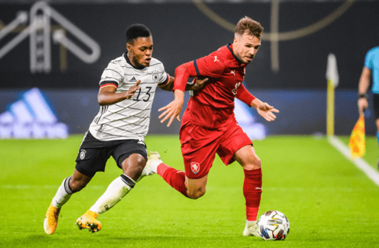 智利横扫摩洛哥，格纳布里扛起全队