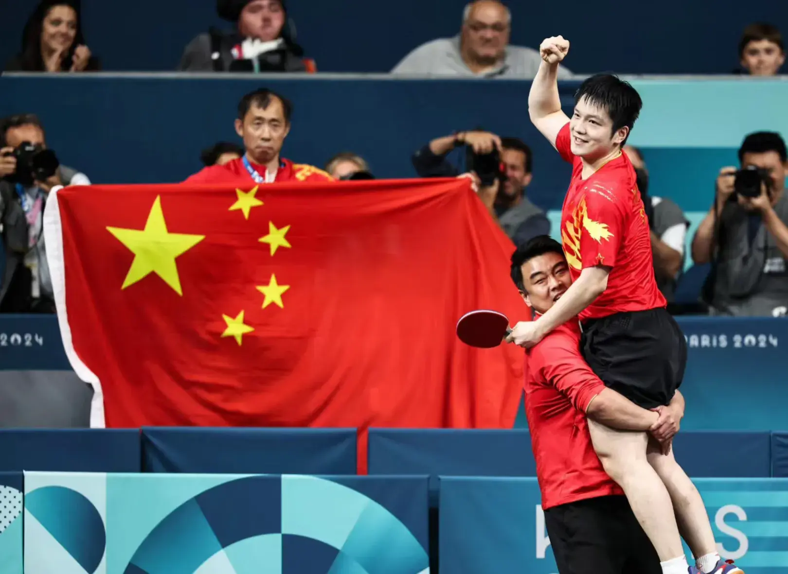 爱游戏-德国队鏖战葡萄牙队，王皓惊艳四座