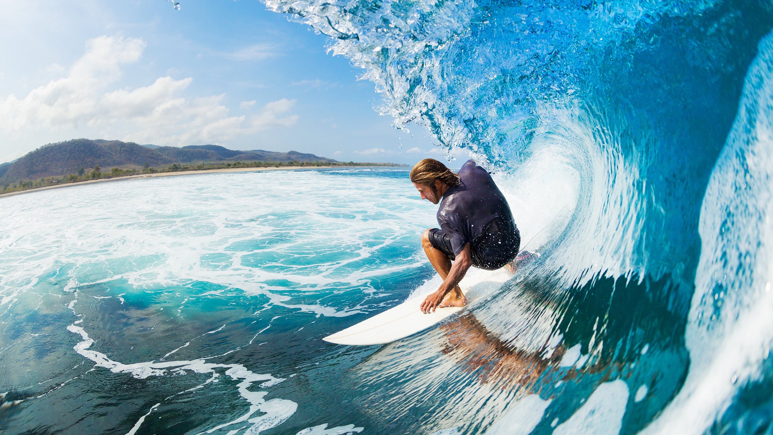 爱游戏APP-飞驰与奔跑，双线并行的速度艺术